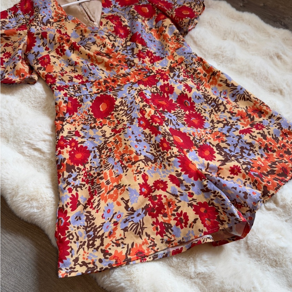 Floral V-Neck Romper ( my holiday romper ) Size M run small - Picture 4 of 15